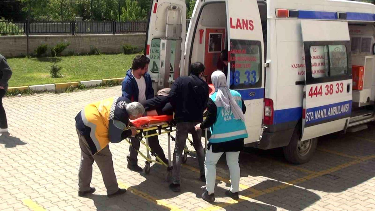 Kastamonuda Engelli ve Hasta Vatandaşlar Oy Kullanmak İçin Okullara Getirildi