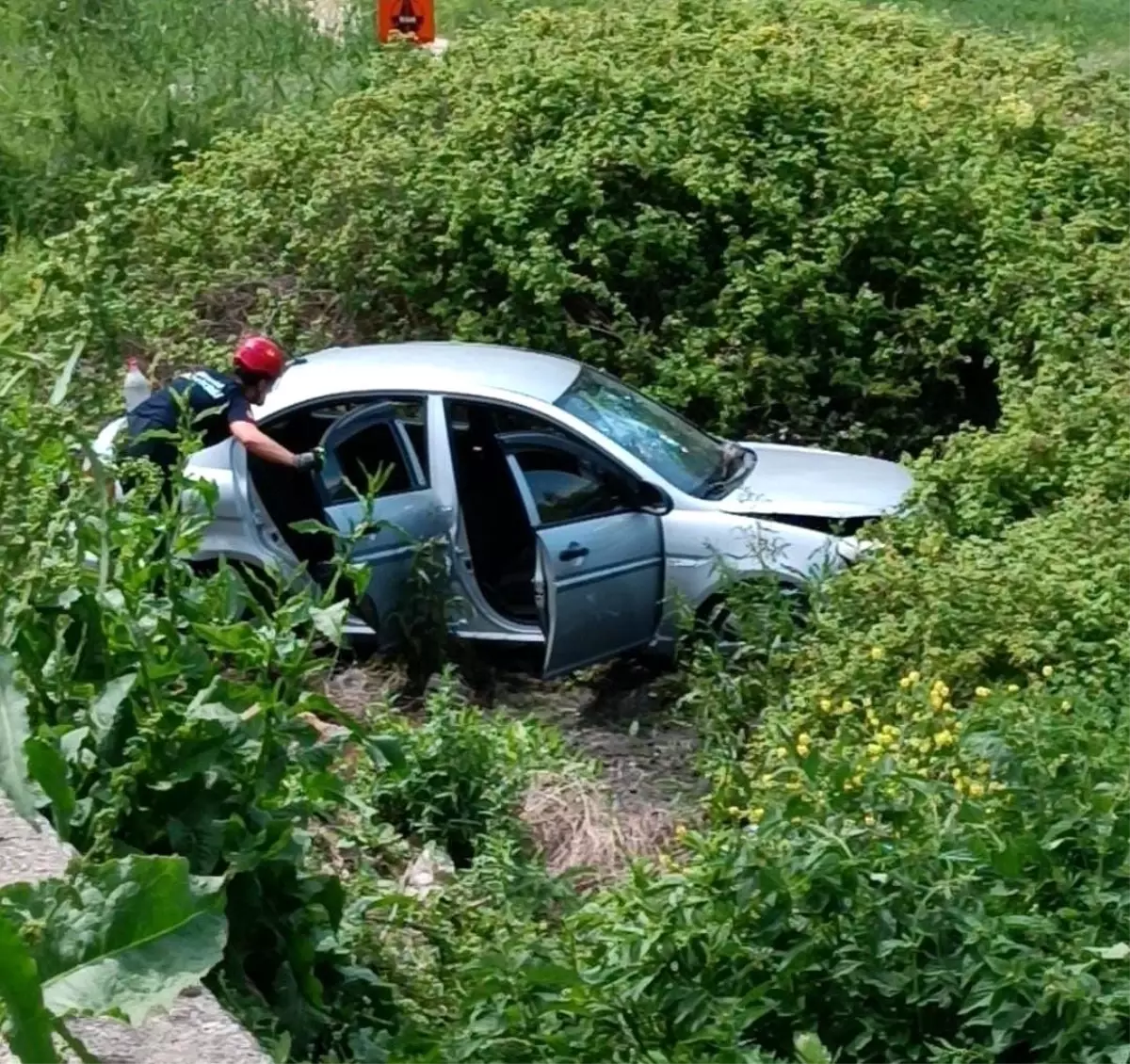 Bursa\'da Oy Kullanmaya Giden Aile Tarlaya Uçtu: 1 Çocuk 5 Kişi Yaralandı