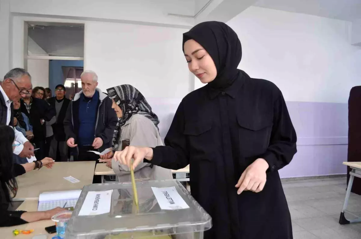 Eskişehir\'de gençler ilk defa sandık başına gitti