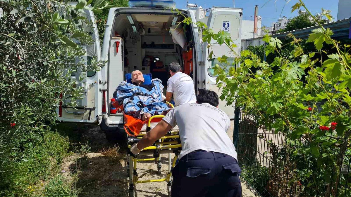 Yatağa bağımlı vatandaşlar ambulansta oy kullandı