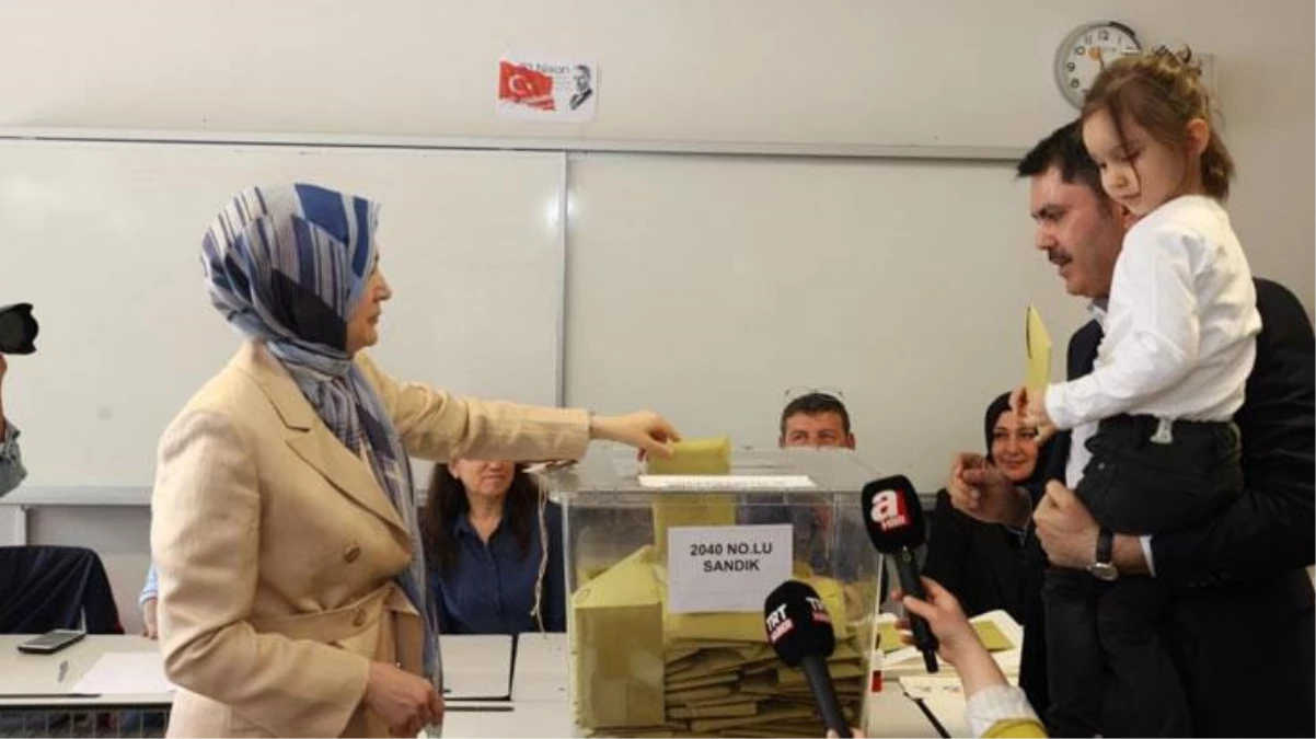 Çevre Şehircilik ve İklim Değişikliği Bakanı Murat Kurum İstanbul\'da oy kullandı