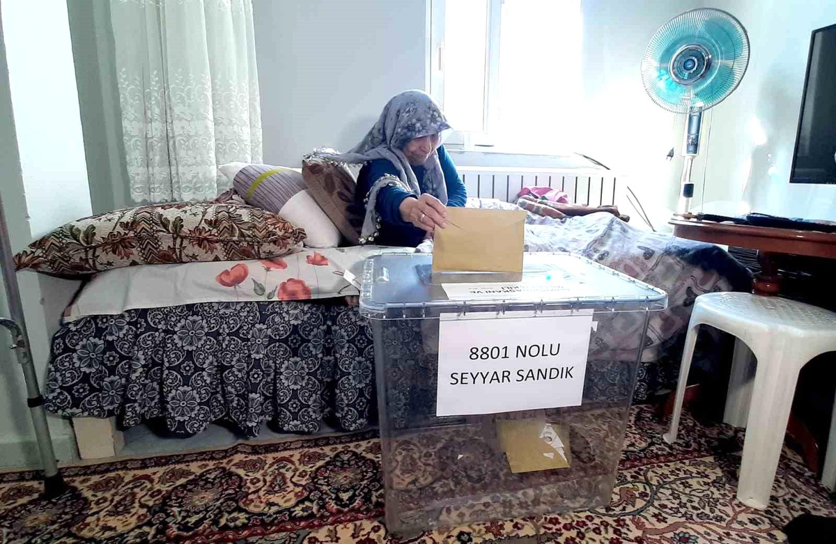 Adıyamanda Seçmenlere Seyyar Sandık Hizmeti