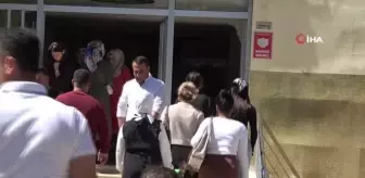 Siirtte 42 yıl önce görme yetisini kaybeden kadın oy kullandı