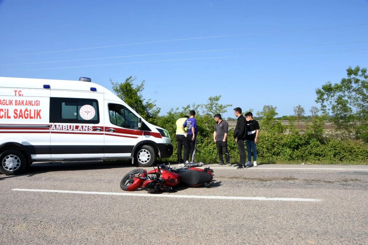 Sinopta trafik kazası: 2 kişi yaralandı
