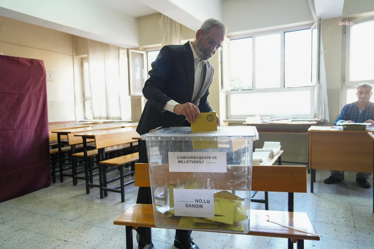 Tarsus Belediye Başkanı Haluk Bozdoğan oy kullandı