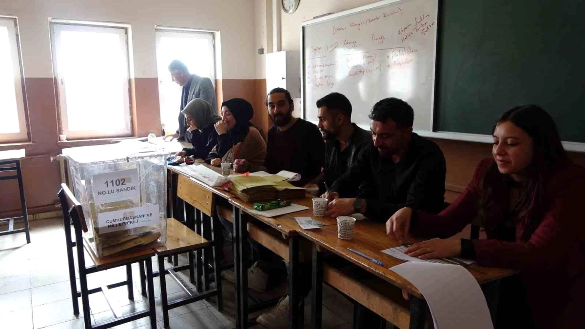 Bitlis\'te oy kullanma işlemi başladı