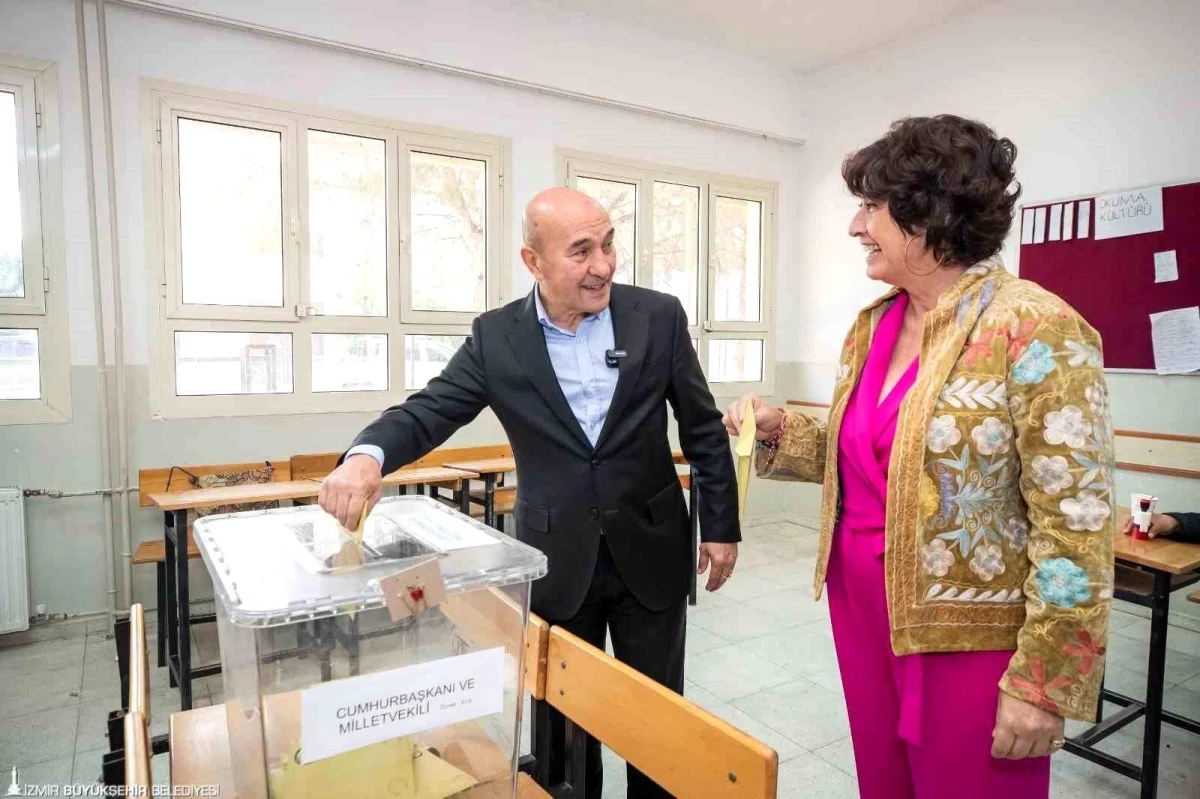 İzmir Büyükşehir Belediye Başkanı Tunç Soyer Seferihisar\'da oy kullandı