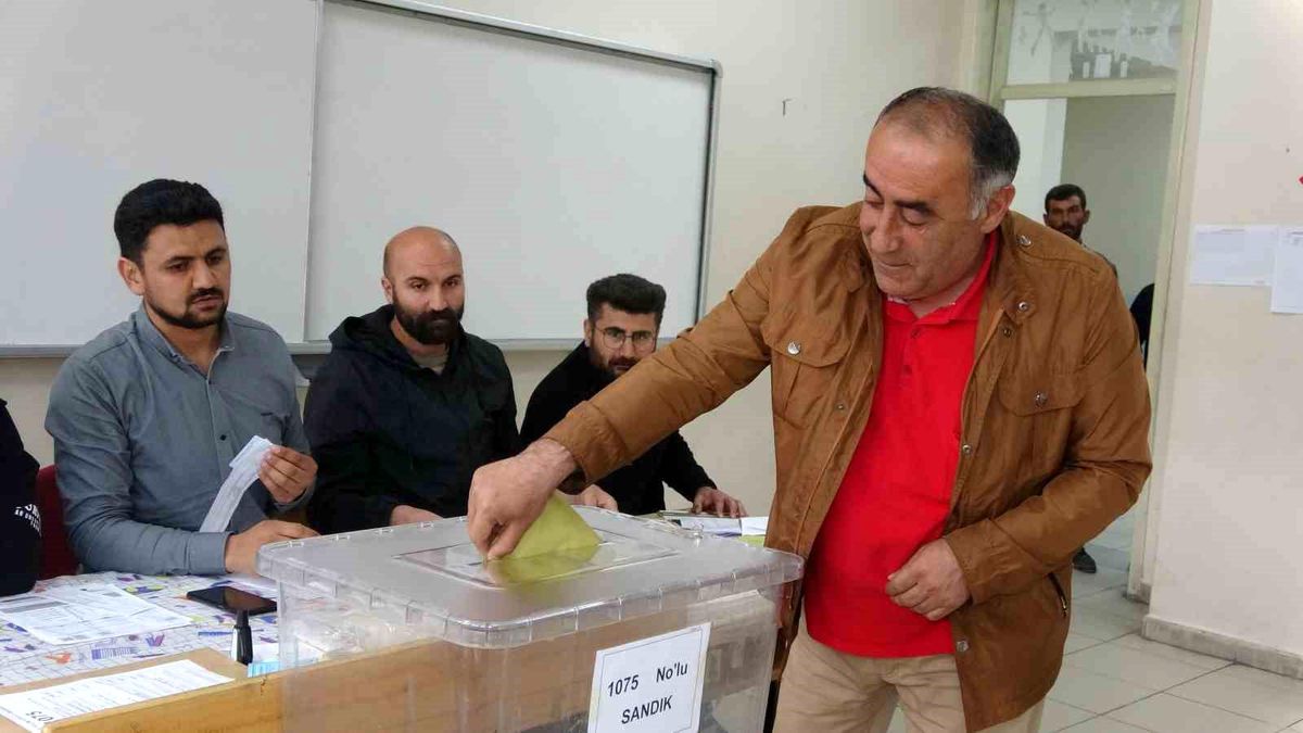 Van\'da oy kullanma işlemi başladı