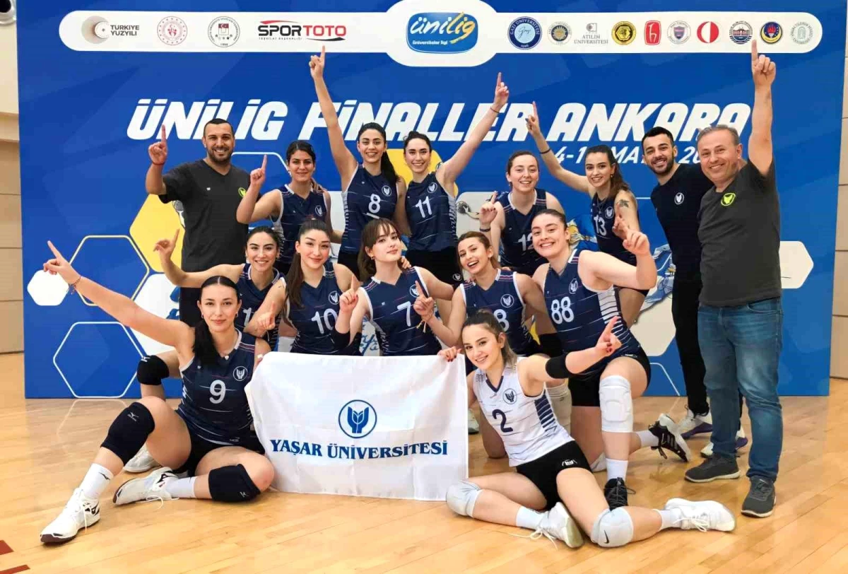 Yaşar Üniversitesi Kadın Voleybol Takımı Süper Lige Yükseldi