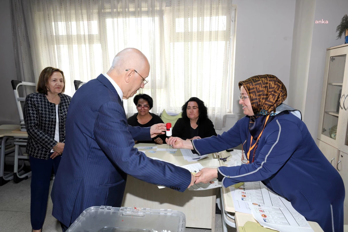 Yenimahalle Belediye Başkanı Yaşar, Oyunu Kullandı: "Tüm Vatandaşlarımızı Vicdanının Sesini Dinleyerek Oy Kullanmaya Davet Ediyorum"