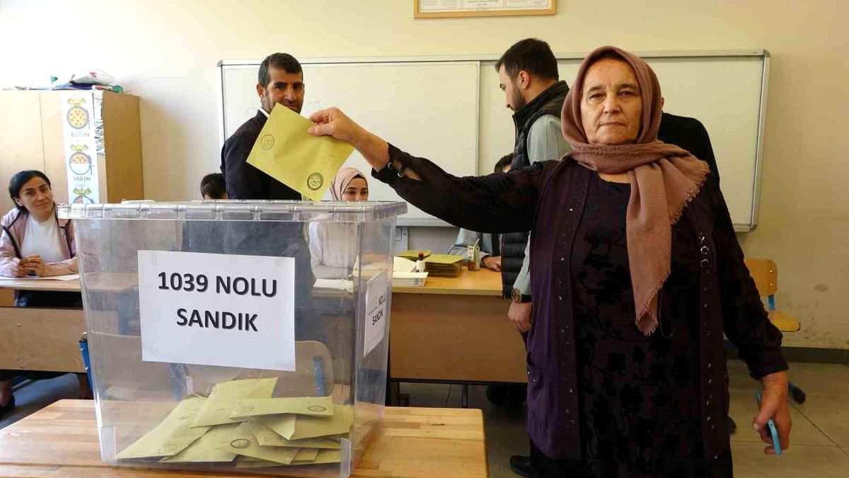 Hakkari Yüksekova\'da Seçim Heyecanı