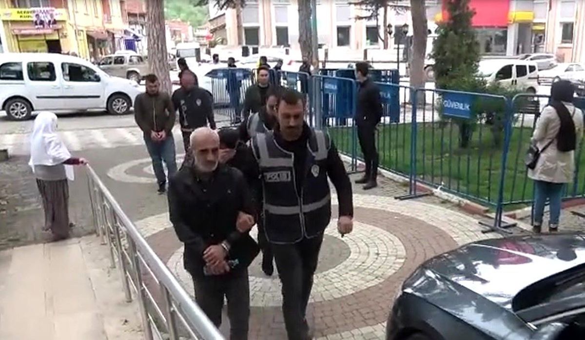 İstanbul ve Antalya\'da Yapılan Dolandırıcılık Operasyonunda 4 Kişi Gözaltına Alındı