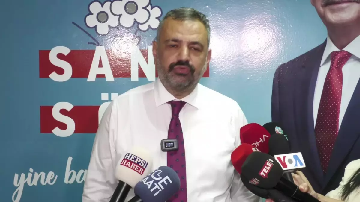 CHP İzmir İl Başkanı Aslanoğlu: "İlçe Seçim Kurullarında Çok Büyük Kuyruklar Var. Gecenin İlerleyen Saatlerine Kadar Sandık Teslimi Sürecek Belli"