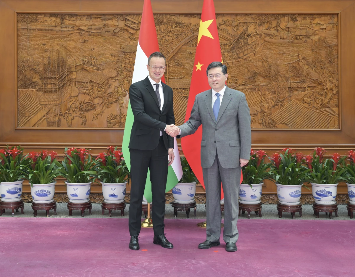 Çin Dışişleri Bakanı Qin Gang, Macaristan Dışişleri Bakanı ile görüştü