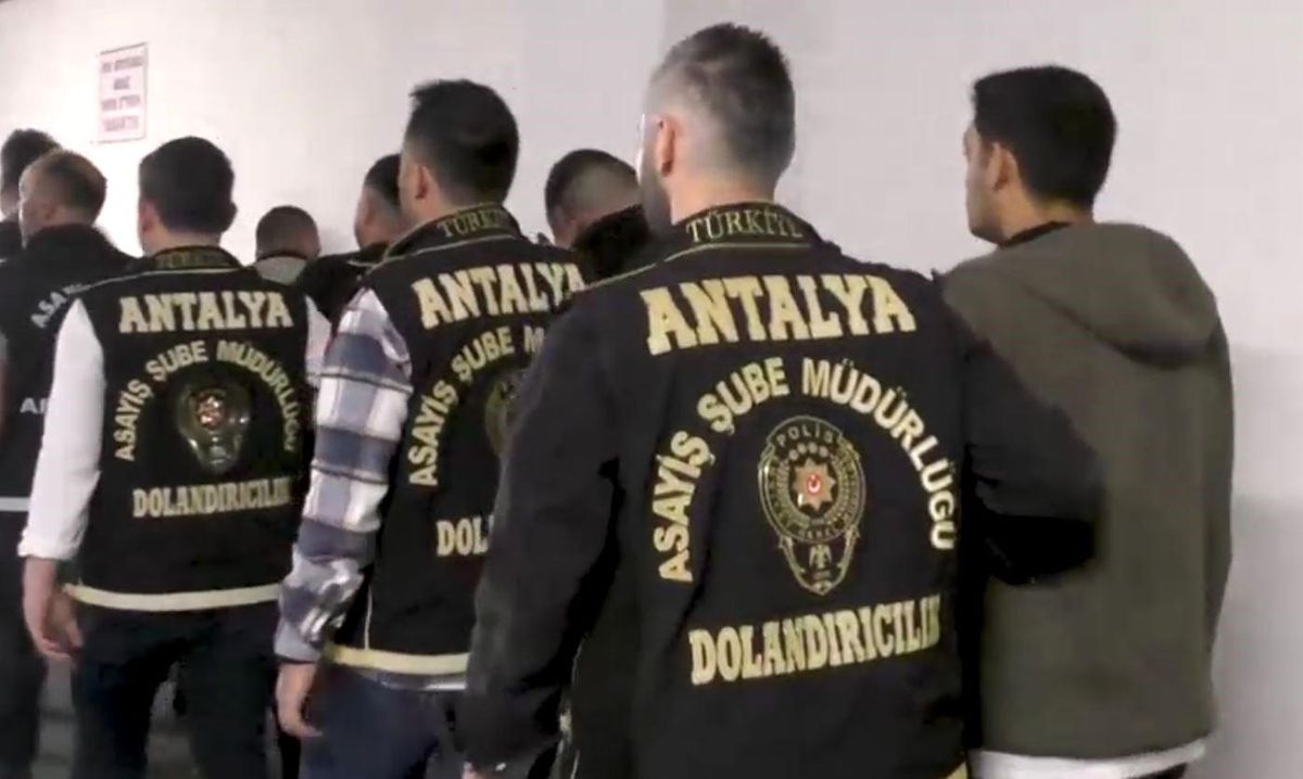Antalya\'da Devre Mülk Simsarları Operasyonu: 20 Şüpheli Yakalandı