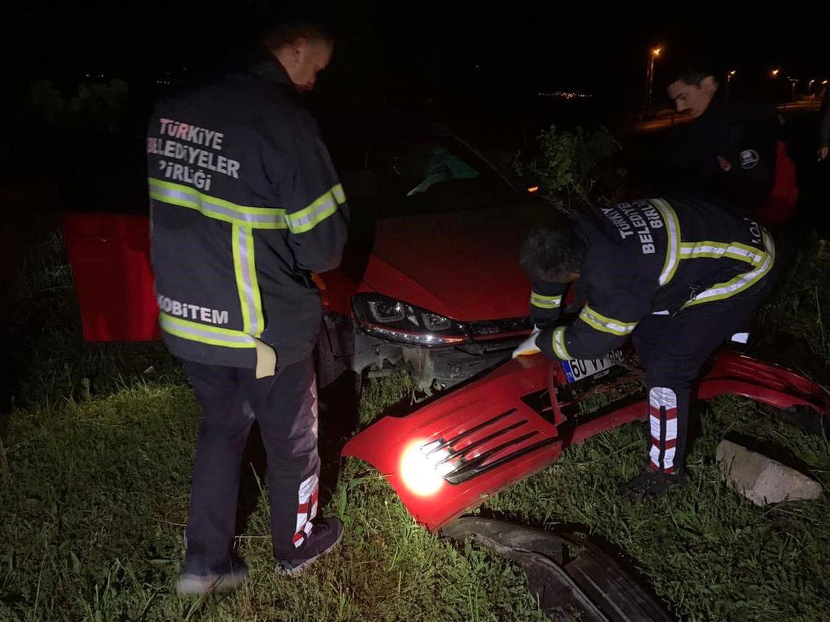Tokat\'ta Ticari Araç ile Otomobil Çarpıştı: 6 Yaralı