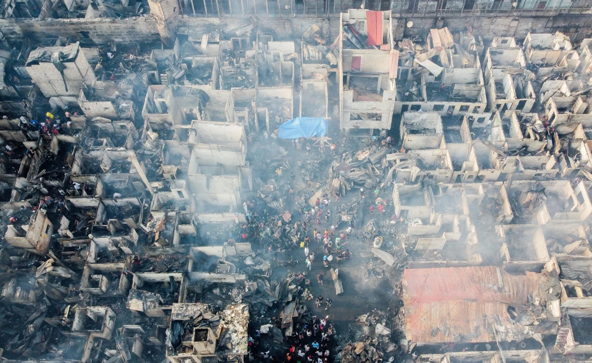 Manila\'da gecekondu yangınında evler hasar gördü