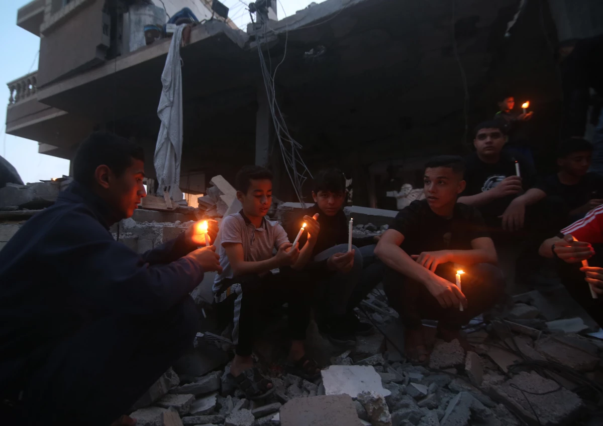 Gazze, İsrail Saldırılarında Ölen Filistinlilerin Yasını Tutuyor