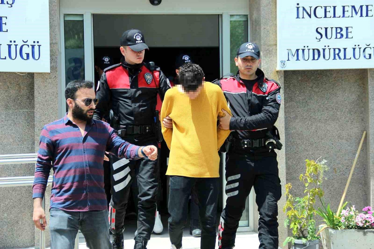 İzmir\'deki Kanlı Kahvehane Baskınında 5 Kişi Hayatını Kaybetti
