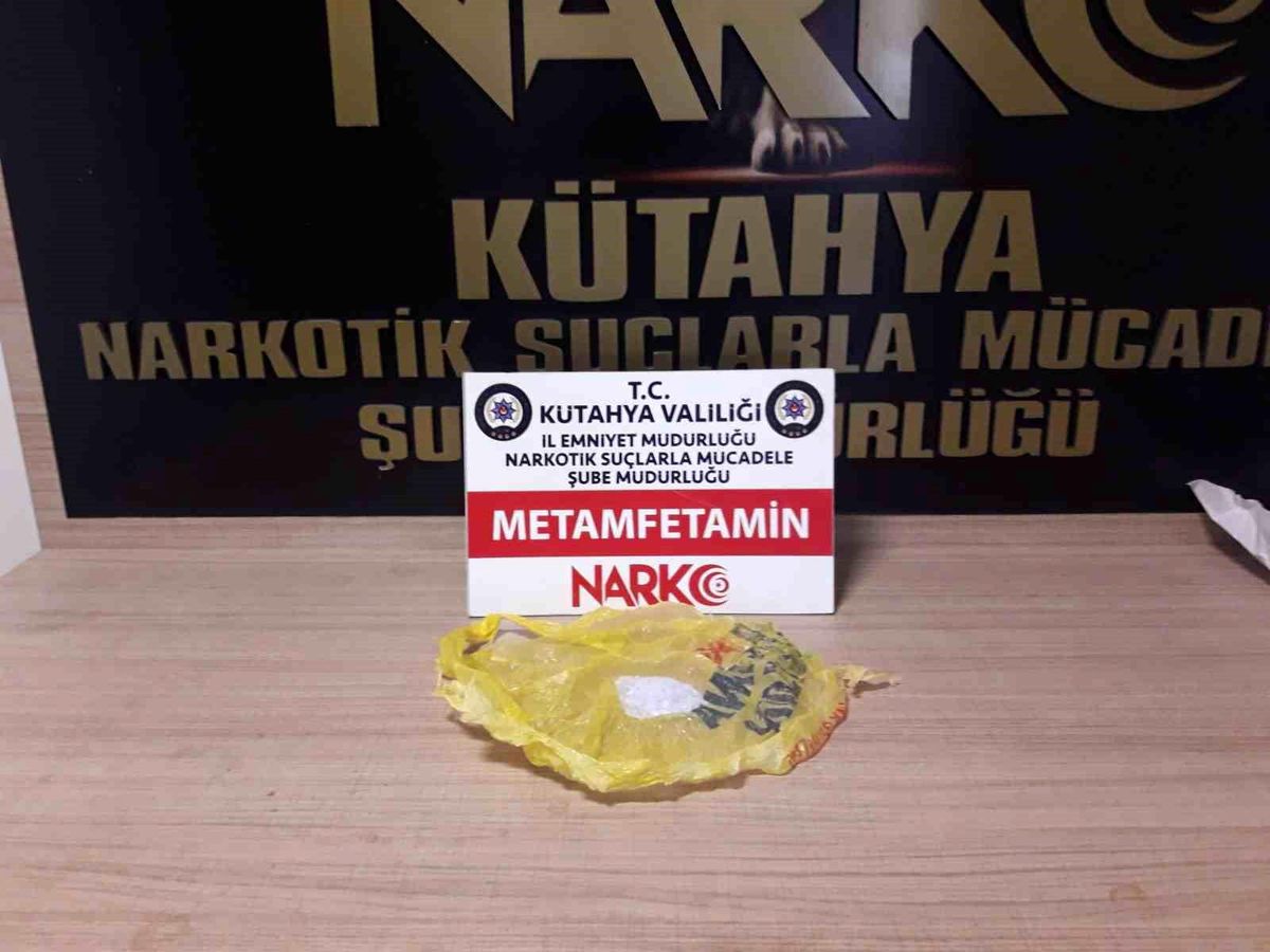 Kütahya\'da Şüpheli Şahsın Üzerinde 13 Gram Metamfetamin Ele Geçirildi