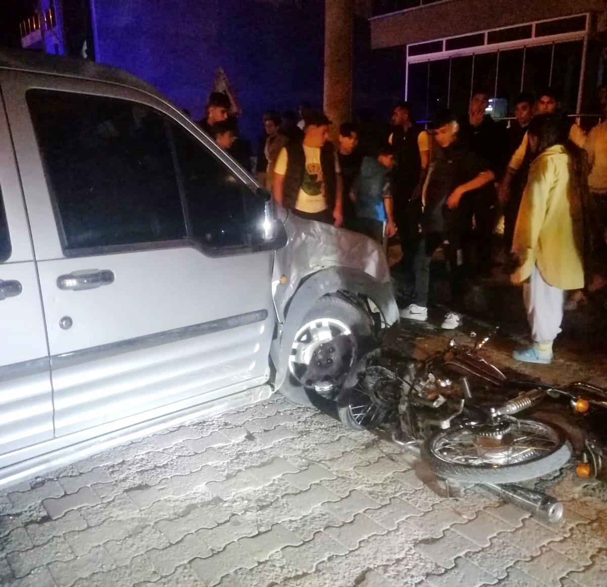 Manisada Kamyonet ile Motosiklet Çarpışması: 1 Ölü, 1 Yaralı
