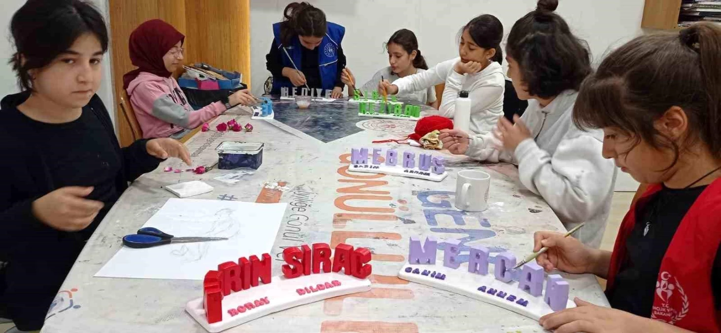 Diyarbakır\'da Gençler Atık Malzemeleri Sanata Dönüştürüyor