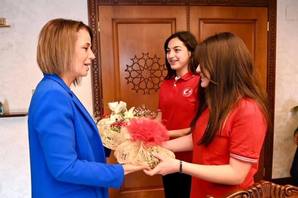 Nevşehir Valisi, Gençlik Haftası dolayısıyla dereceye giren sporcuları kabul etti