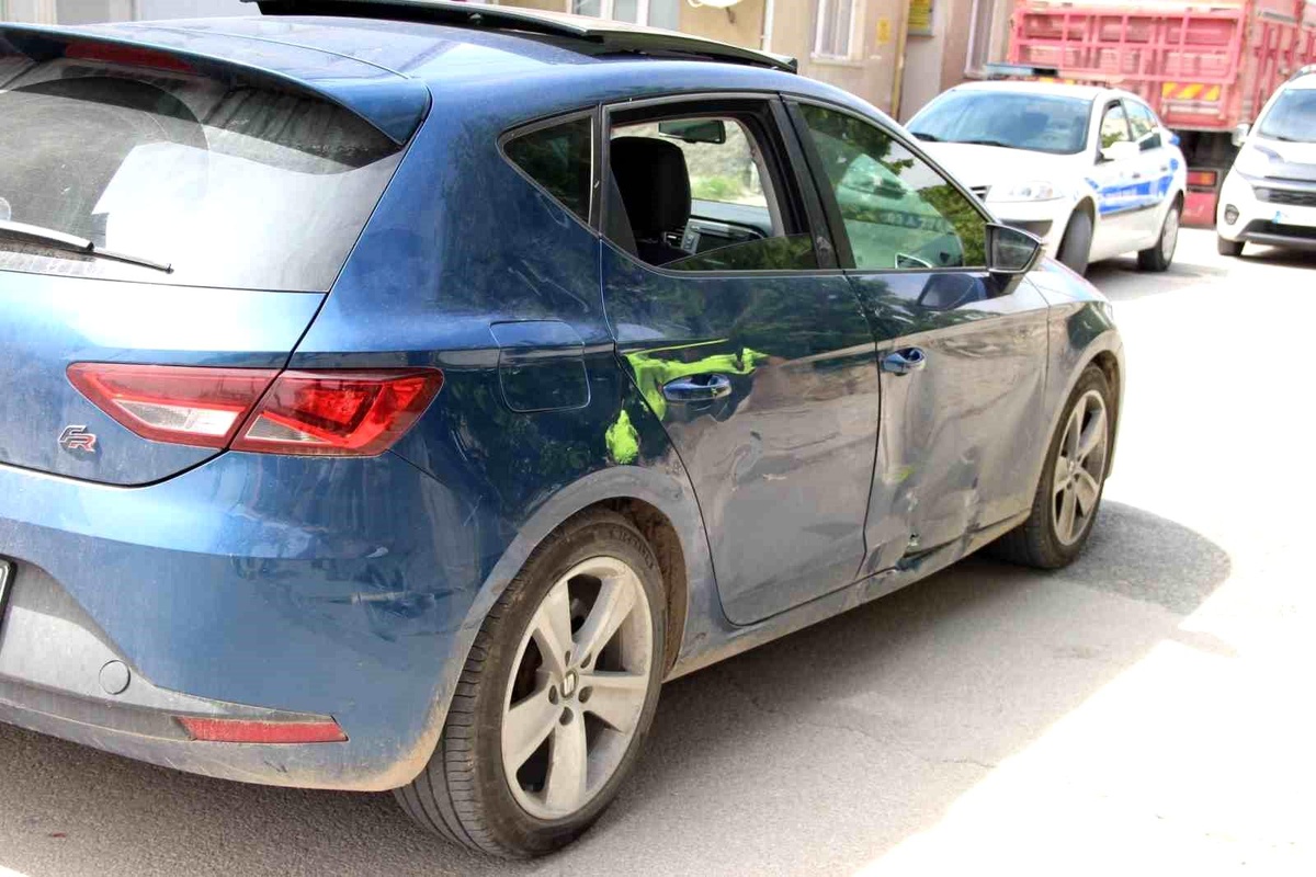 Ehliyetsiz Motosiklet Sürücüsü Otomobille Çarpıştı