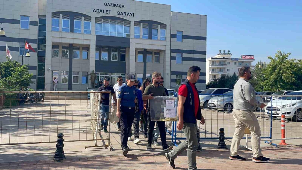 Gazipaşa\'da Seyyar Sandık Uygulaması