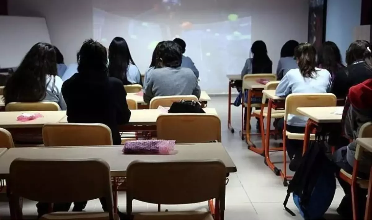 Seçimden sonraki gün okul var mı? 15 Mayıs resmi tatil mi?