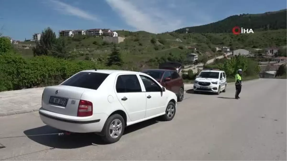 Tokatta iki otomobil kafa kafaya çarpıştı: 2si çocuk 5 yaralı