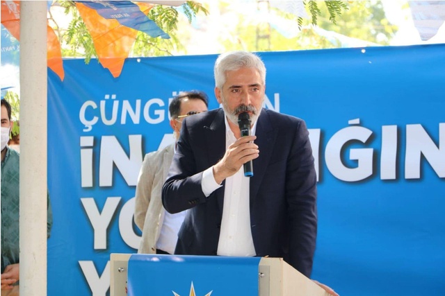 Türkiye siyasi tarihinde daha önce görülmeyen bir tesadüf. Baba, oğul ve Yeğen mecliste Türkiye siyasi tarihinde daha önce görülmeyen bir tesadüf. Baba, oğul ve Yeğen mecliste