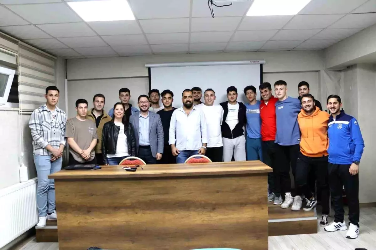 Yunusemre Belediyespor Erkek Hentbol Takımı Play-off Maçına Hazır