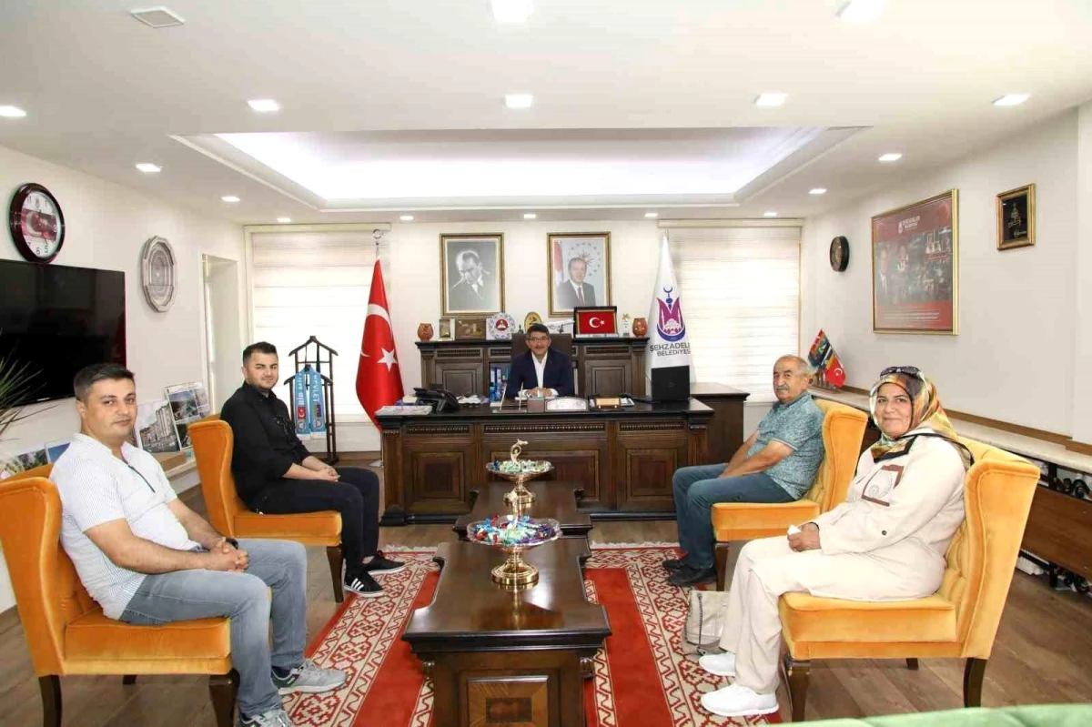 Depremzedelerin İhtiyaçlarını Karşılayan Şehzadeler Belediyesi Ziyaret Edildi