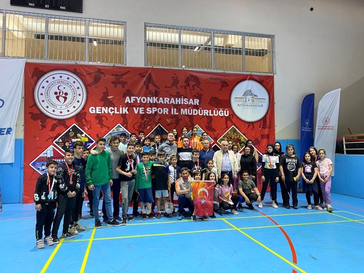 Cumhuriyetin 100üncü yılı badminton şenliği tamamlandı