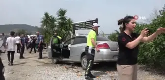 Ayvalıkta kontrolden çıkan otomobil yayaya çarptı: 2 yaralı