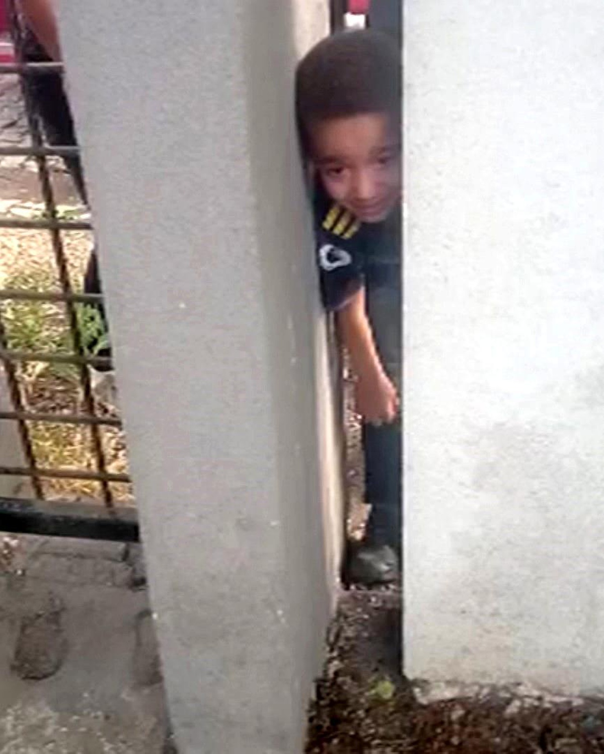 Batman\'da İtfaiye Ekipleri Tarafından Kurtarılan Çocuk