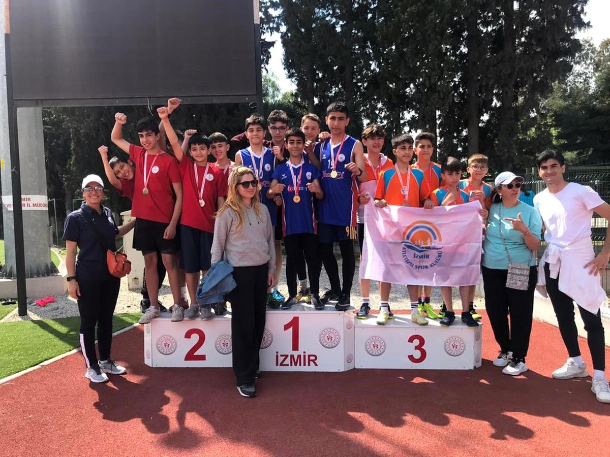 Bayraklı\'dan 120 Sporcu Taf Küçükler Atletizm Yarışmasında Derece Aldı