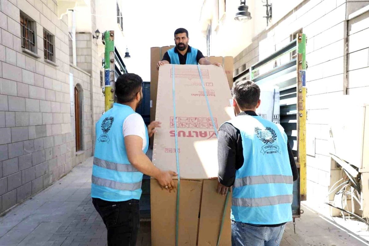 Diyarbakır Yenişehir Belediyesi, depremzede vatandaşlara beyaz eşya desteği sağladı