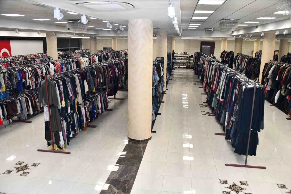 Mersin Yenişehir Belediyesi, depremzedelere giysi evi hizmetini tekrar açacak