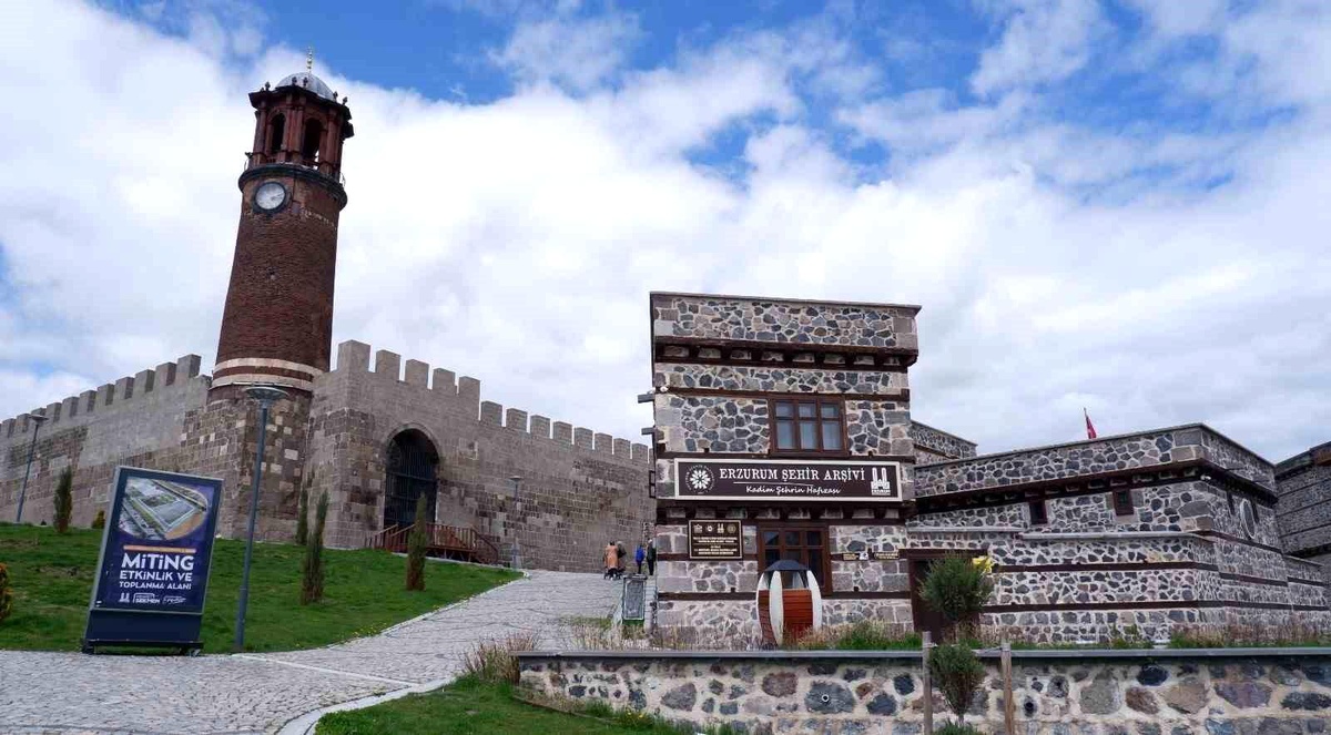 Erzurum Şehir Arşivi\'ne ziyaretçi akını