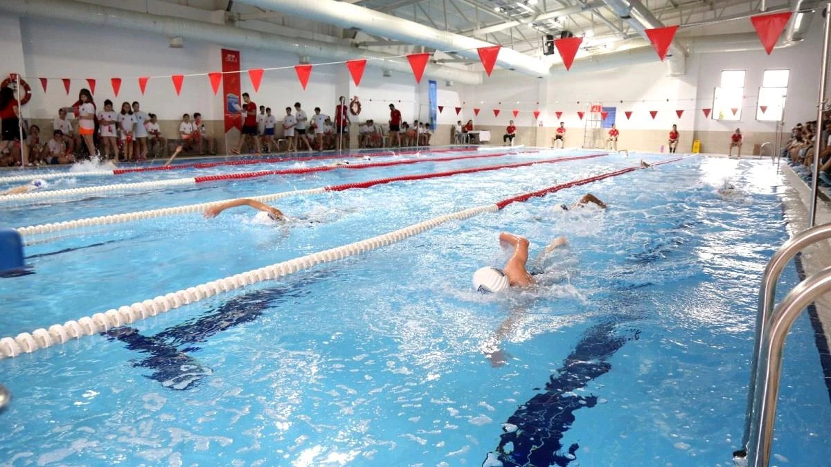 Eyüpsultan Belediyesi Kemerburgaz\'da Yarı Olimpik Yüzme Havuzu İnşa Ediyor