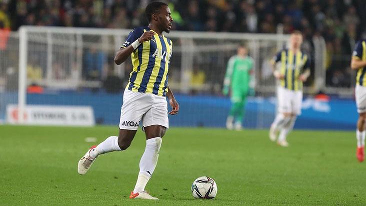 Fenerbahçe\'ye kötü haber! Nijeryalı sağ bek Osayi-Samuel kritik düzlükte kadroda olmayacak