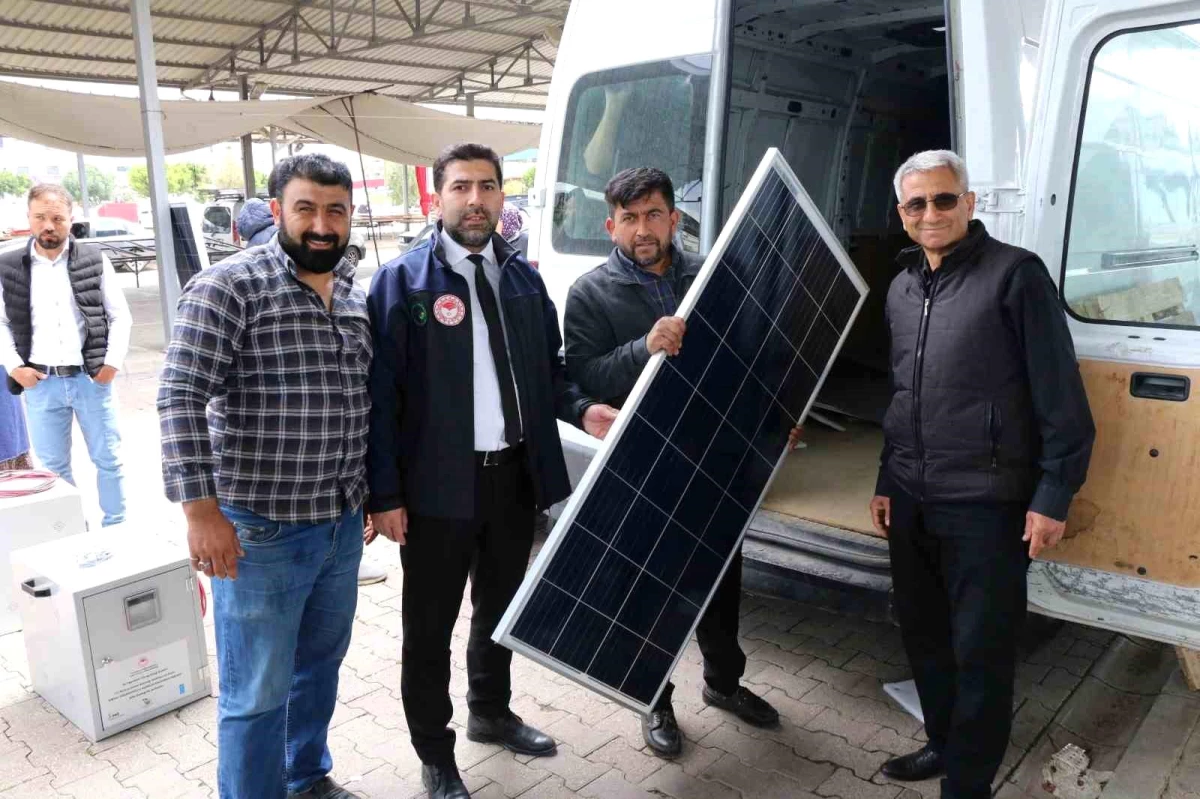 Adana\'da Hayvancılık Yapan 197 Aileye Güneş Enerjisi Paneli ve Akü Desteği Verildi