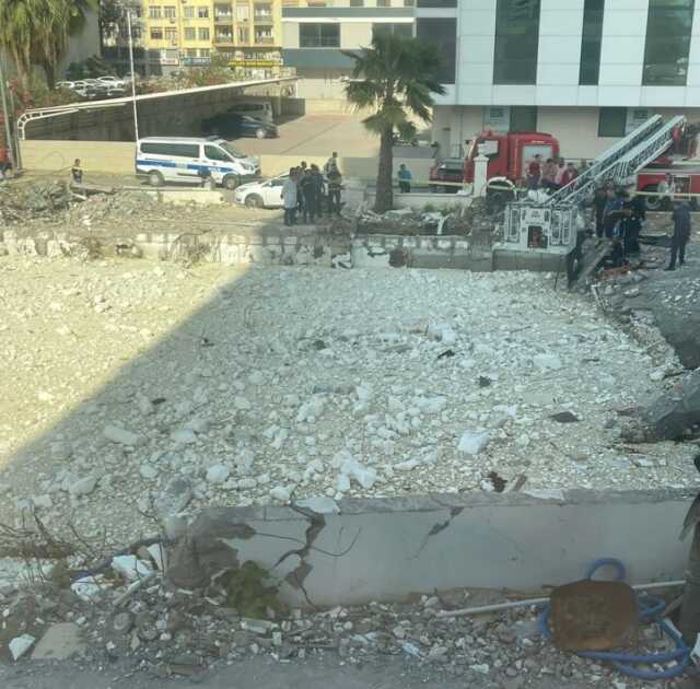Hatay'da kaybolan kişi depremde yıkılan binanın enkazındaki su birikintisinde ölü bulundu