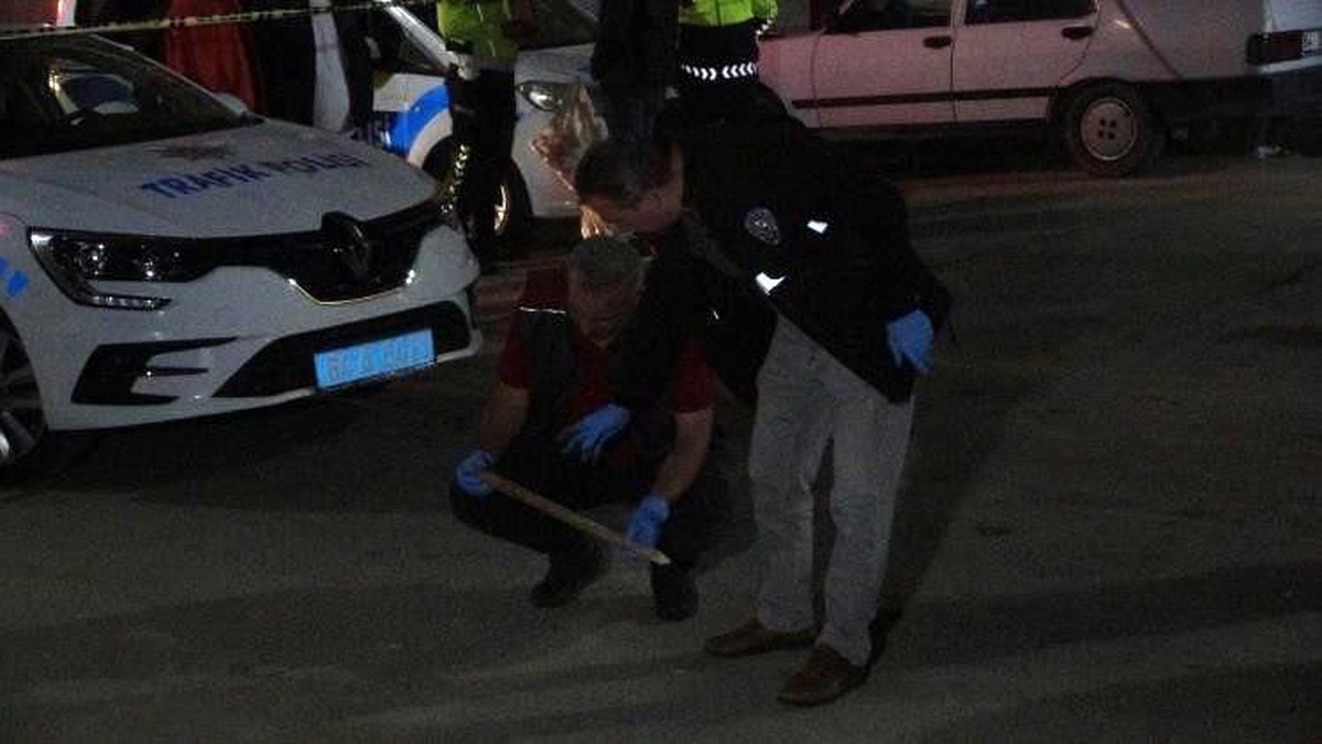 Uşak\'ta Aileler Arasında Satırlı Bıçaklı Kavga: 4 Yaralı, 4 Gözaltı