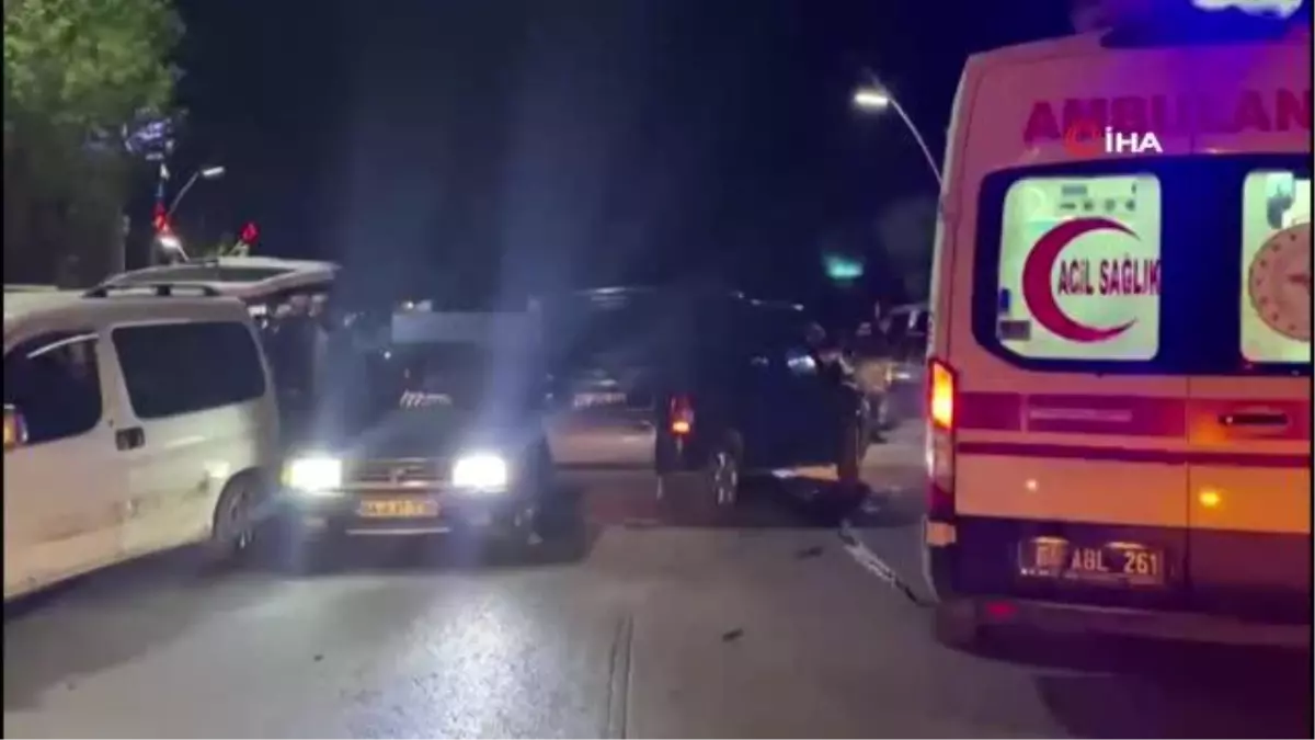 Uşak'ta Husumetli Ailelerin Kavgası: 4 Yaralı