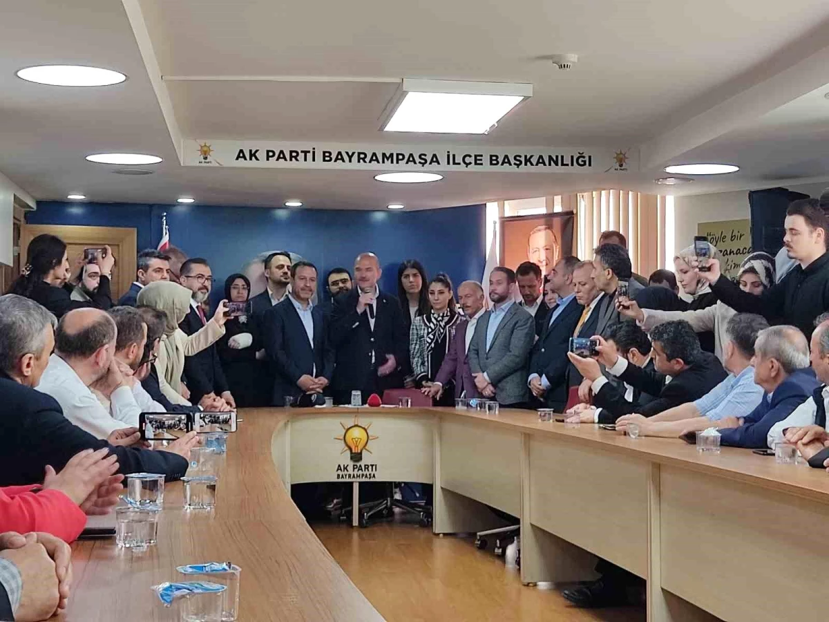 İçişleri Bakanı Süleyman Soylu Bayrampaşa ve Esenlerdeki ilçe başkanlıklarını ziyaret etti