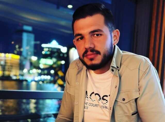 İzmir'de otomobil tıra ok gibi saplandı: 1 ölü İzmir'de otomobil tıra ok gibi saplandı: 1 ölü