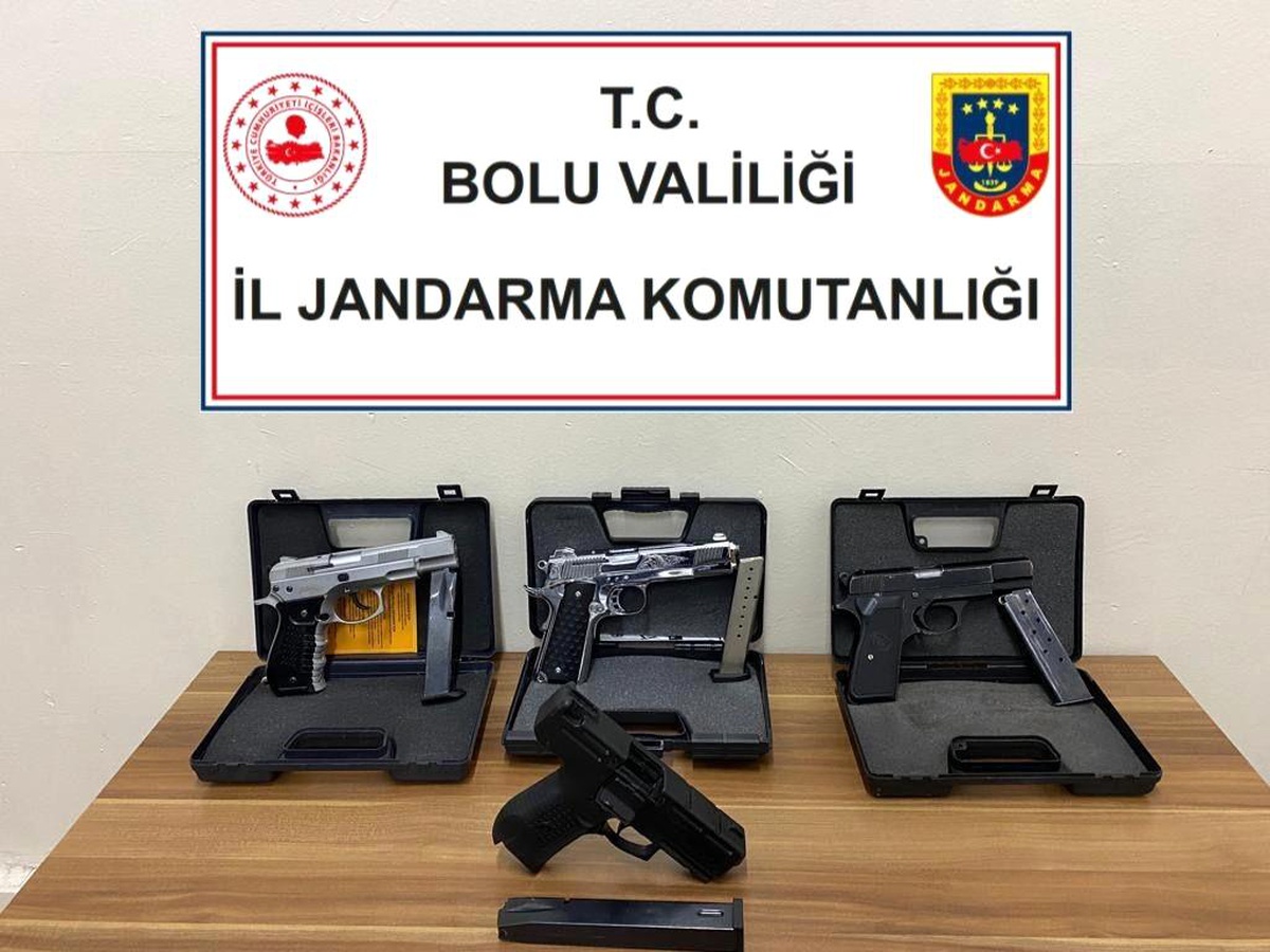 Boluda şok uygulamasında 4 ruhsatsız tabanca ele geçirildi